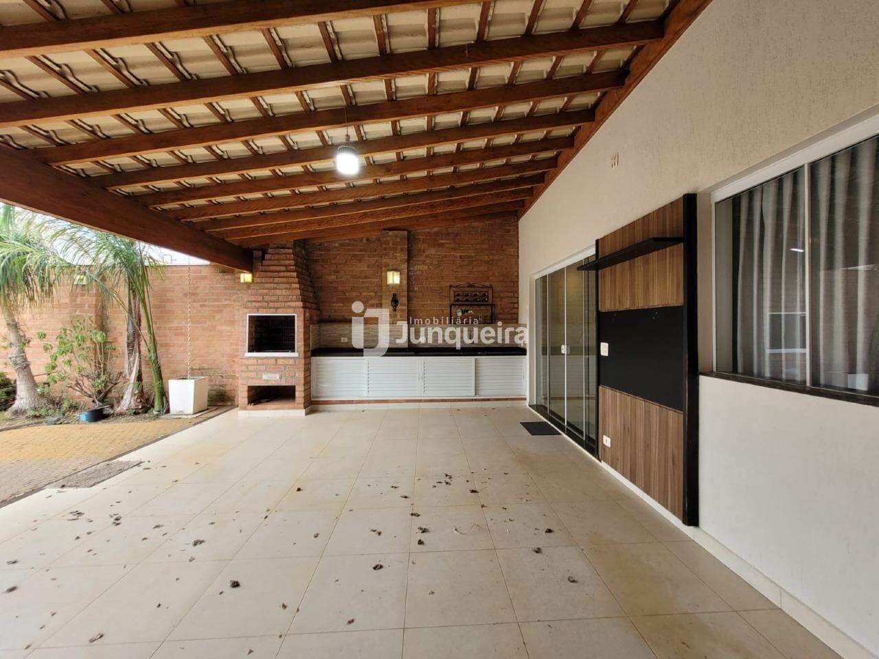 Casa em Condomínio para alugar no Águas Claras, 3 quartos, sendo 1 suíte, 4 vagas, no bairro Astúrias em Piracicaba - SP