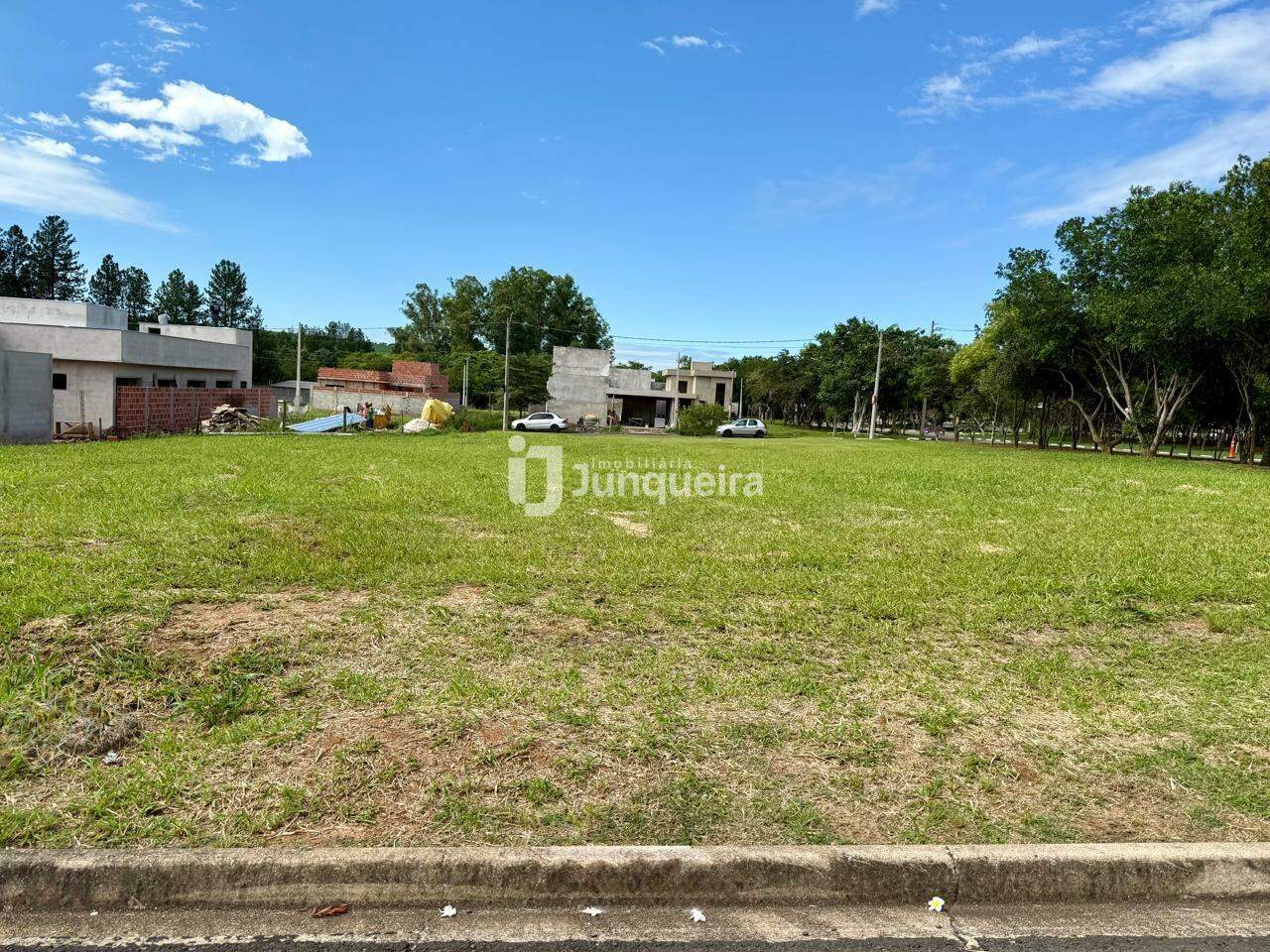 Terreno em Condomínio à venda no Quinta do Engenho, no bairro Residencial Quinta do Engenho em Rio das Pedras - SP