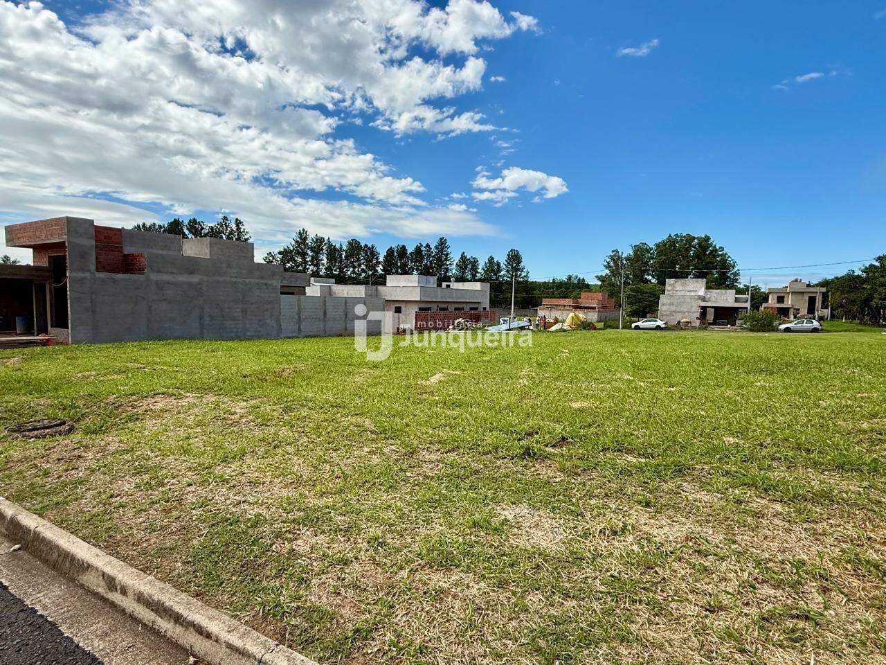 Terreno em Condomínio à venda no Quinta do Engenho, no bairro Residencial Quinta do Engenho em Rio das Pedras - SP
