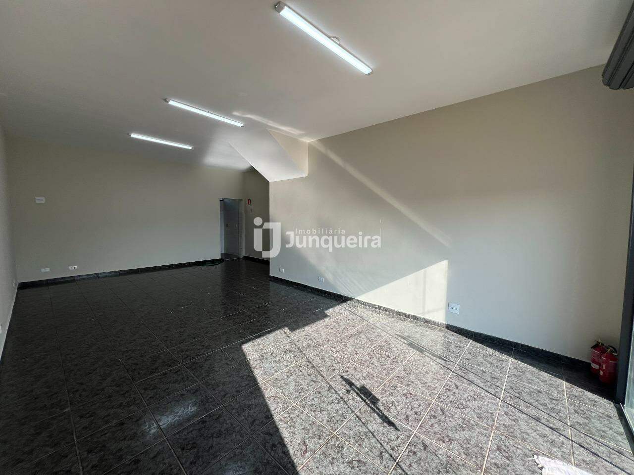 Foto 3 de Salão comercial para Alugar com 50,00 m² no Bairro Jardim Monumento.