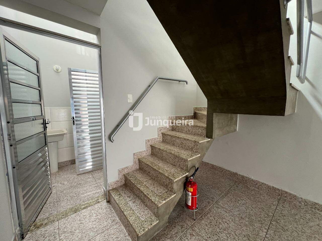 Salão para alugar, no bairro Centro em Rio das Pedras - SP
