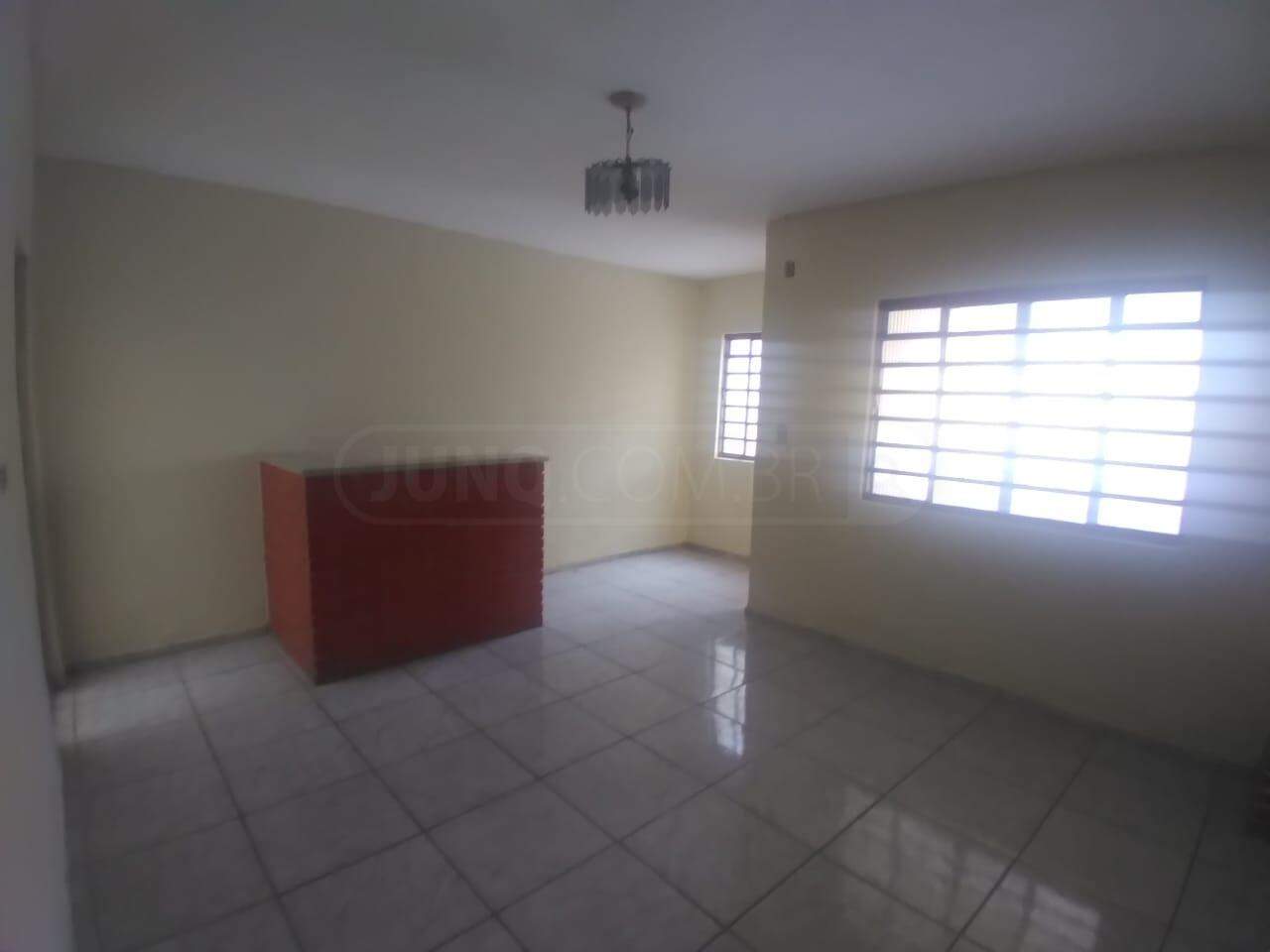 Casa para alugar, 2 quartos, 1 vaga, no bairro Dois Córregos em Piracicaba - SP