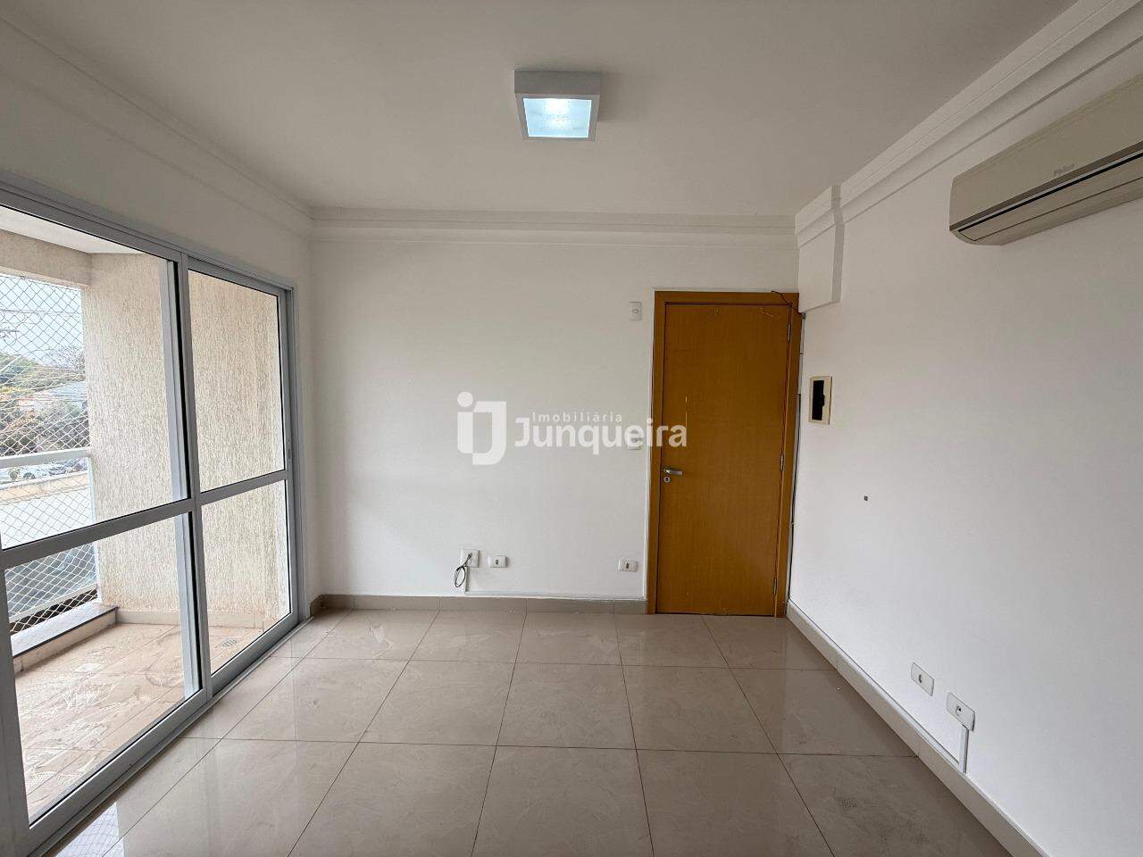 Apartamento à venda no Edifício Charlotte, 1 quarto, 1 vaga, no bairro São Dimas em Piracicaba - SP