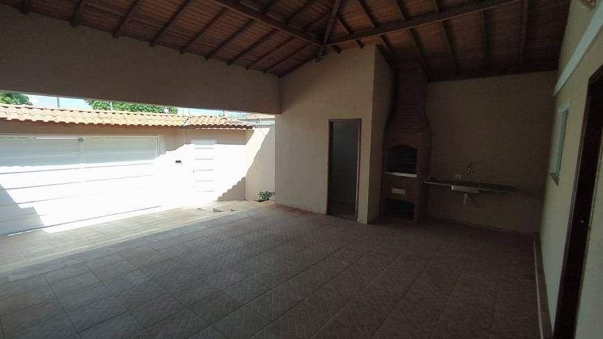 Casa à venda, 3 quartos, sendo 1 suíte, 4 vagas, no bairro Água Branca em Piracicaba - SP