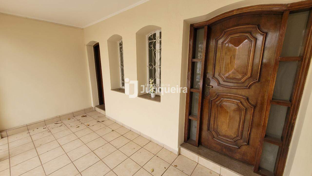 Casa para alugar, 1 quarto, sendo 2 suítes, 2 vagas, no bairro Centro em Piracicaba - SP