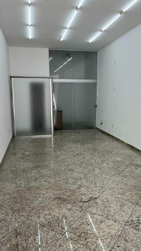 Salão para alugar, no bairro Centro em Rio das Pedras - SP