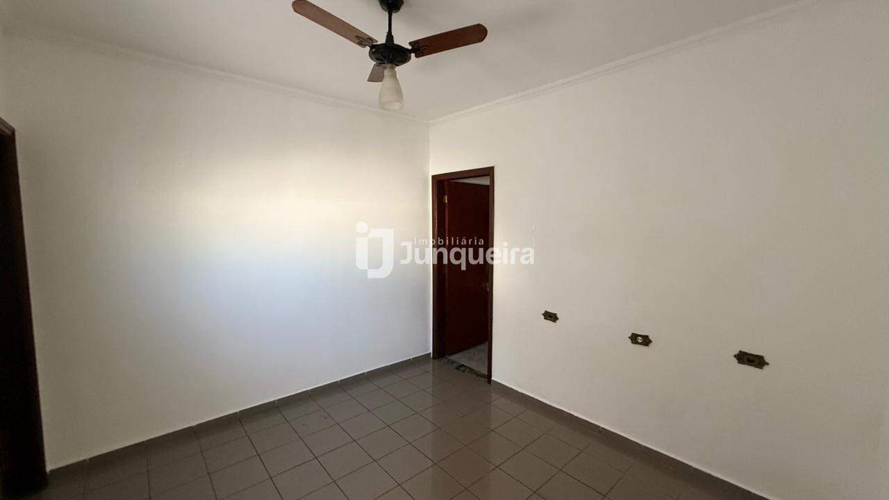 Casa para alugar, 2 quartos, 1 vaga, no bairro Vila Industrial em Piracicaba - SP