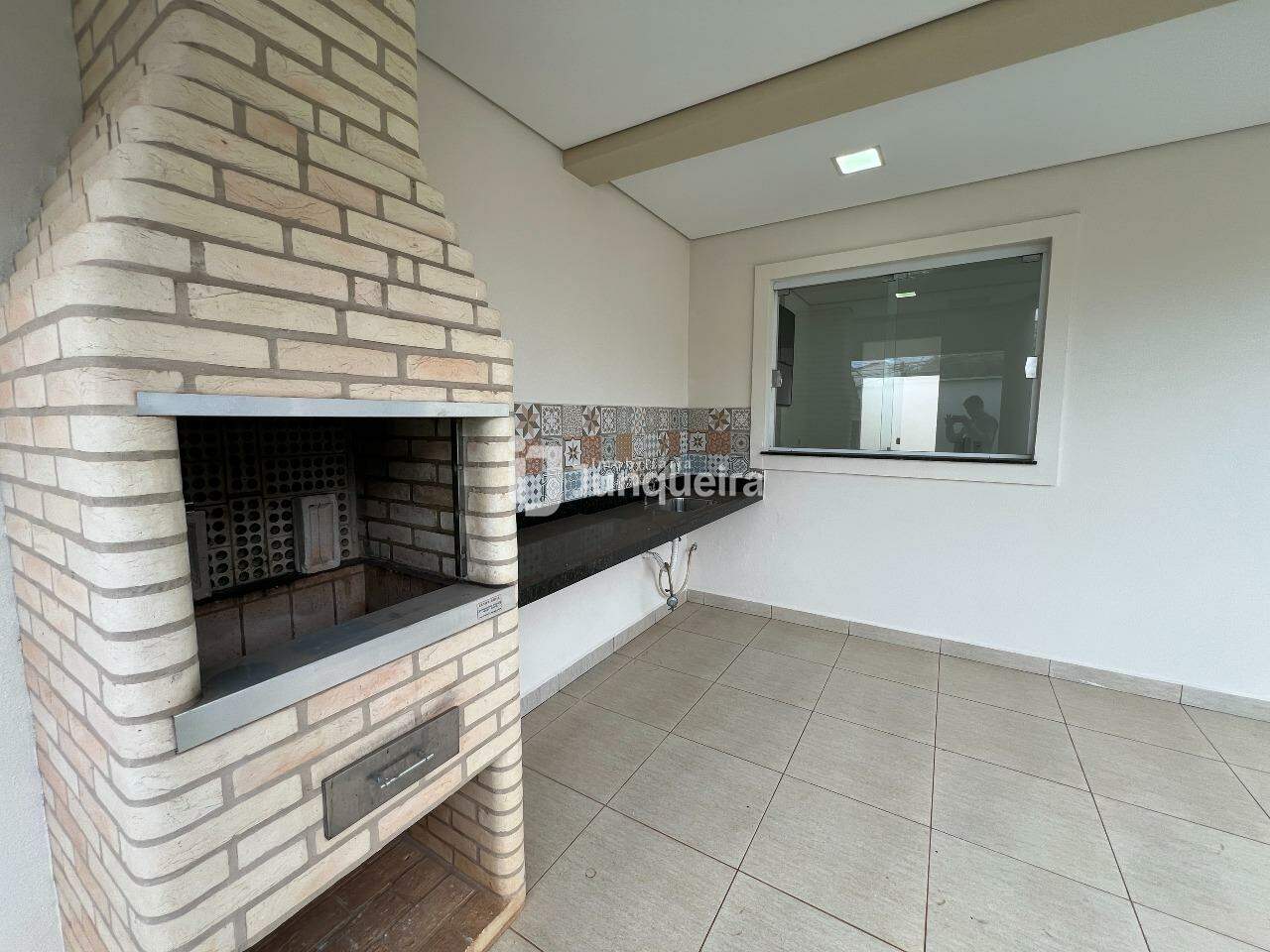 Casa para alugar, 3 quartos, sendo 2 suítes, 2 vagas, no bairro Castelinho em Piracicaba - SP
