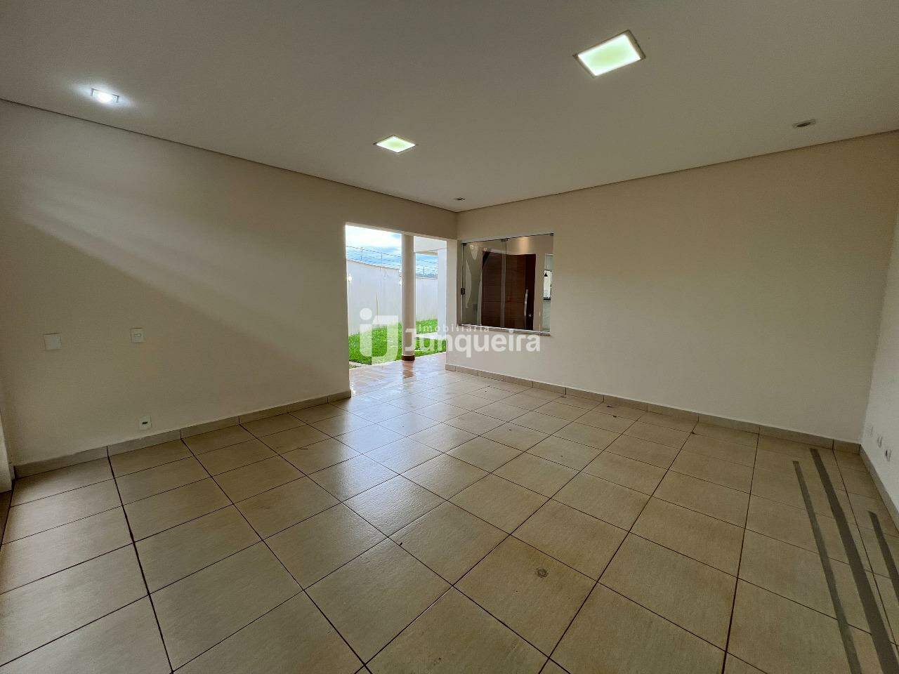 Casa para alugar, 3 quartos, sendo 2 suítes, 2 vagas, no bairro Castelinho em Piracicaba - SP