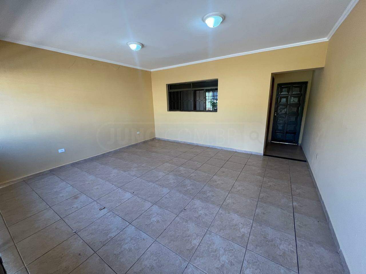 Casa para alugar, 2 quartos, sendo 1 suíte, 2 vagas, no bairro Santa Maria II em Rio das Pedras - SP
