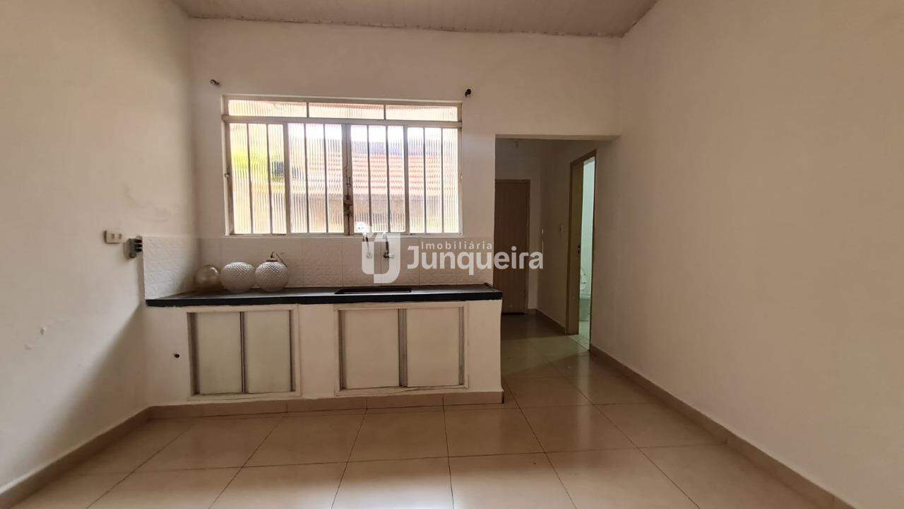 Casa para alugar, 3 quartos, 4 vagas, no bairro São Dimas em Piracicaba - SP