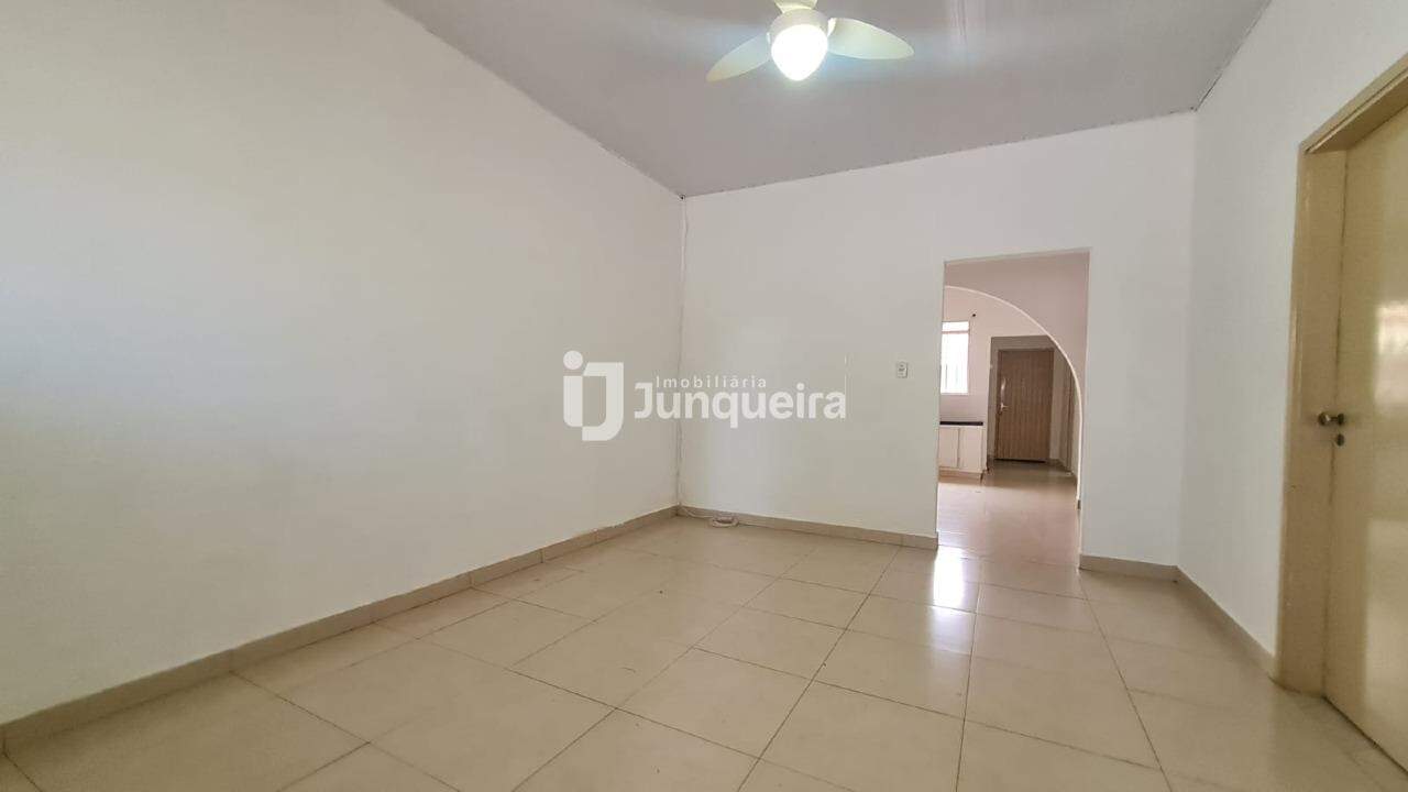 Casa para alugar, 3 quartos, 4 vagas, no bairro São Dimas em Piracicaba - SP