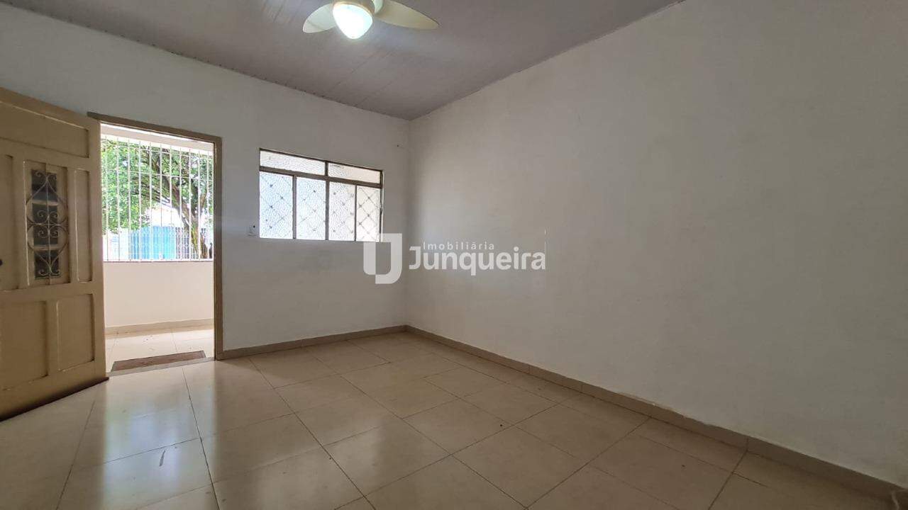 Casa para alugar, 3 quartos, 4 vagas, no bairro São Dimas em Piracicaba - SP