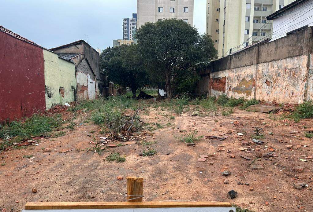 Terreno à venda, 1 quarto, sendo 1 suíte, no bairro Centro em Piracicaba - SP