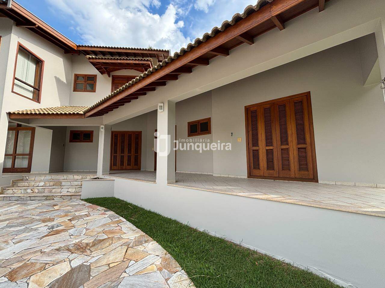 Casa em Condomínio à venda no Colinas do Piracicaba , 4 quartos, sendo 3 suítes, 4 vagas, no bairro Colinas do Piracicaba Artemis em Piracicaba - SP