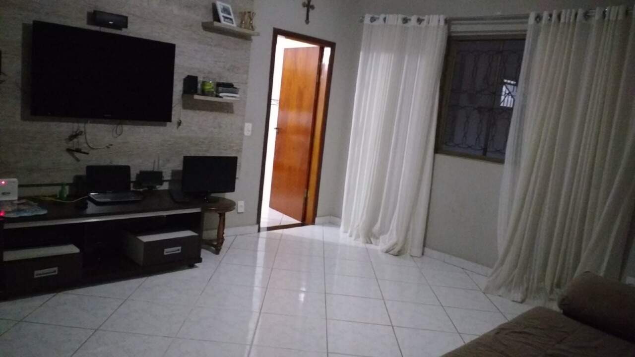 Chácara à venda, 3 quartos, sendo 1 suíte, no bairro Estância Lago Azul (Ártemis) em Piracicaba - SP