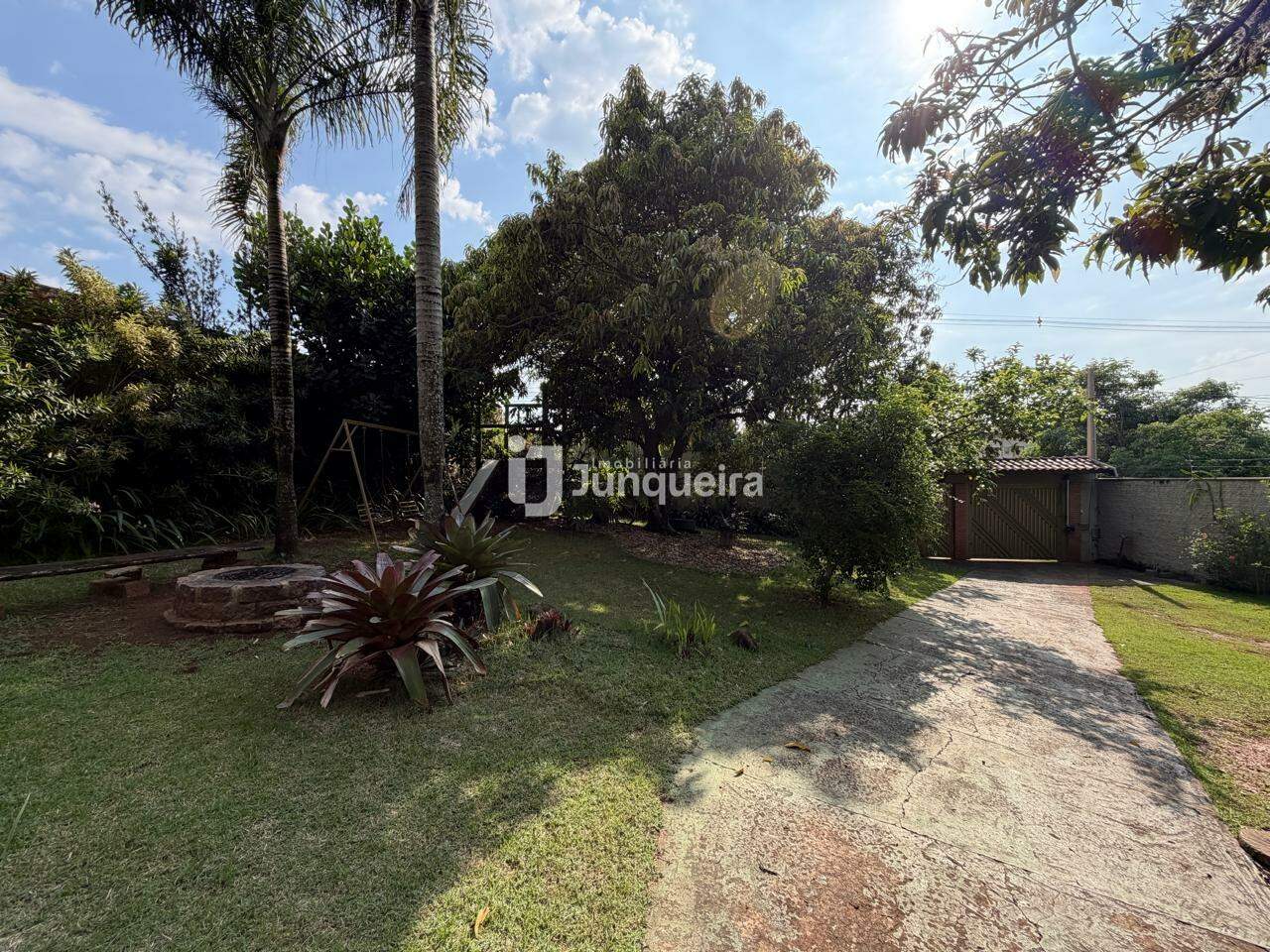 Chácara à venda, 3 quartos, sendo 1 suíte, no bairro Estância Lago Azul (Ártemis) em Piracicaba - SP