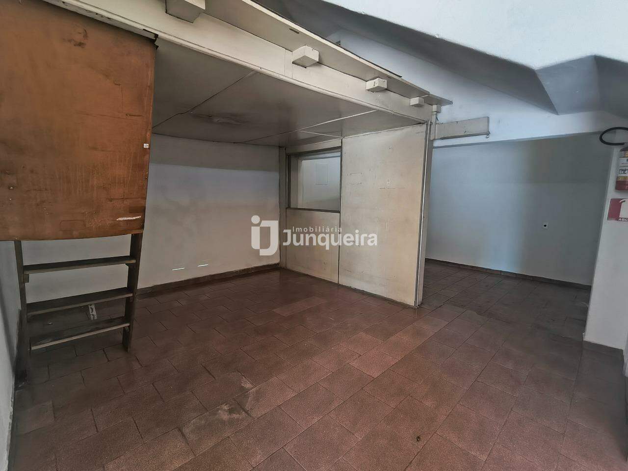 Salão para alugar, no bairro Cidade Alta em Piracicaba - SP