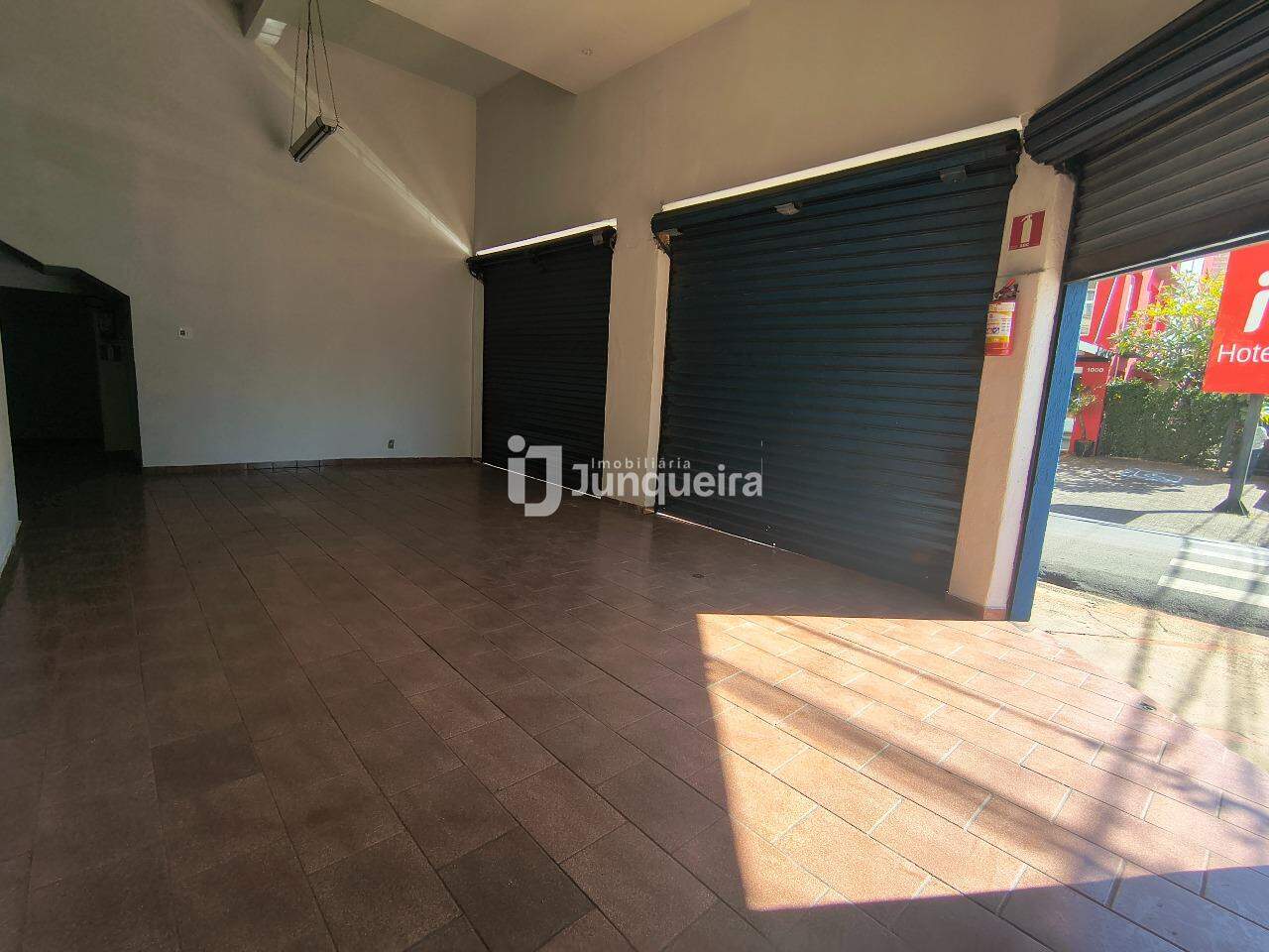 Salão para alugar, no bairro Cidade Alta em Piracicaba - SP
