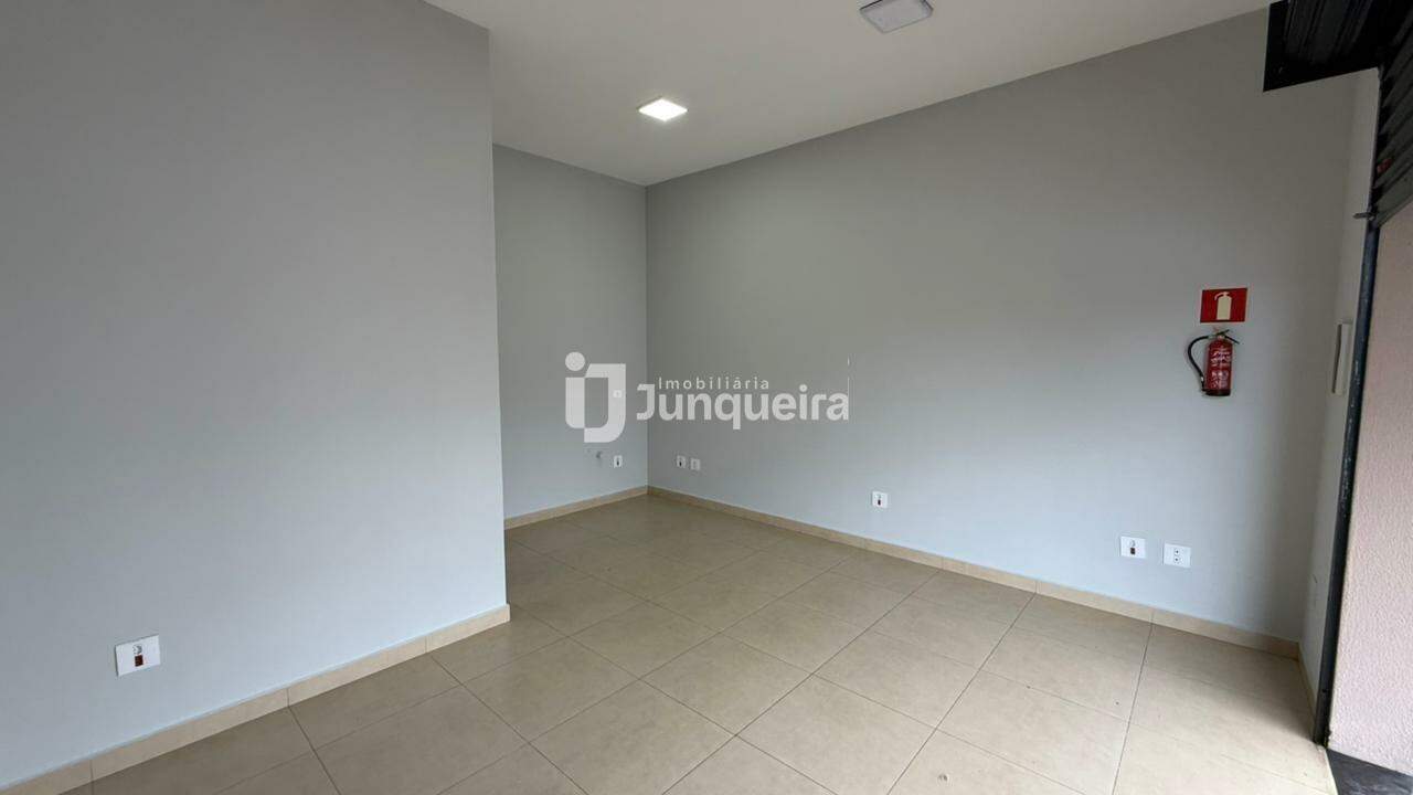 Salão para alugar, 2 vagas, no bairro Vila Industrial em Piracicaba - SP