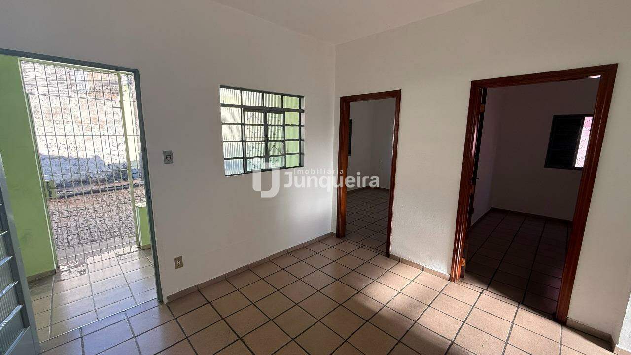 Casa para alugar, 2 quartos, no bairro Cidade Alta em Piracicaba - SP