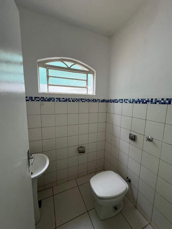 Casa Comercial para alugar, 4 vagas, no bairro Centro em Rio das Pedras - SP