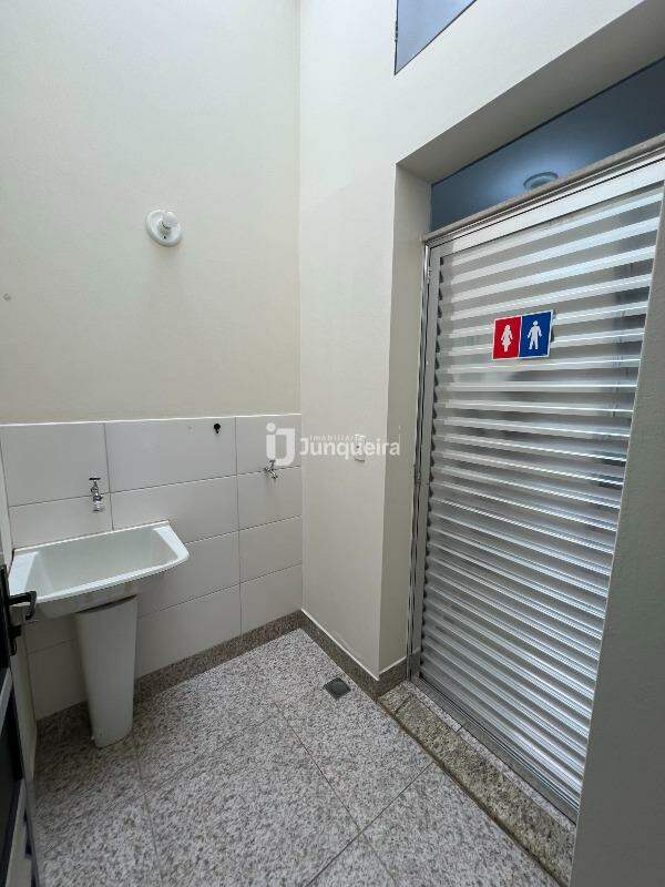 Sala Comercial para alugar, no bairro Centro em Rio das Pedras - SP