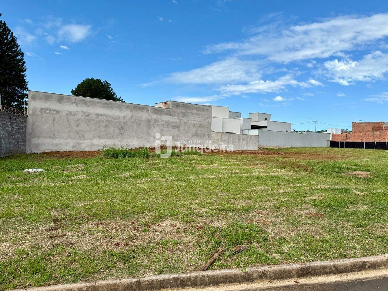Terreno em Condomínio à venda no Quinta do Engenho, no bairro Residencial Quinta do Engenho em Rio das Pedras - SP