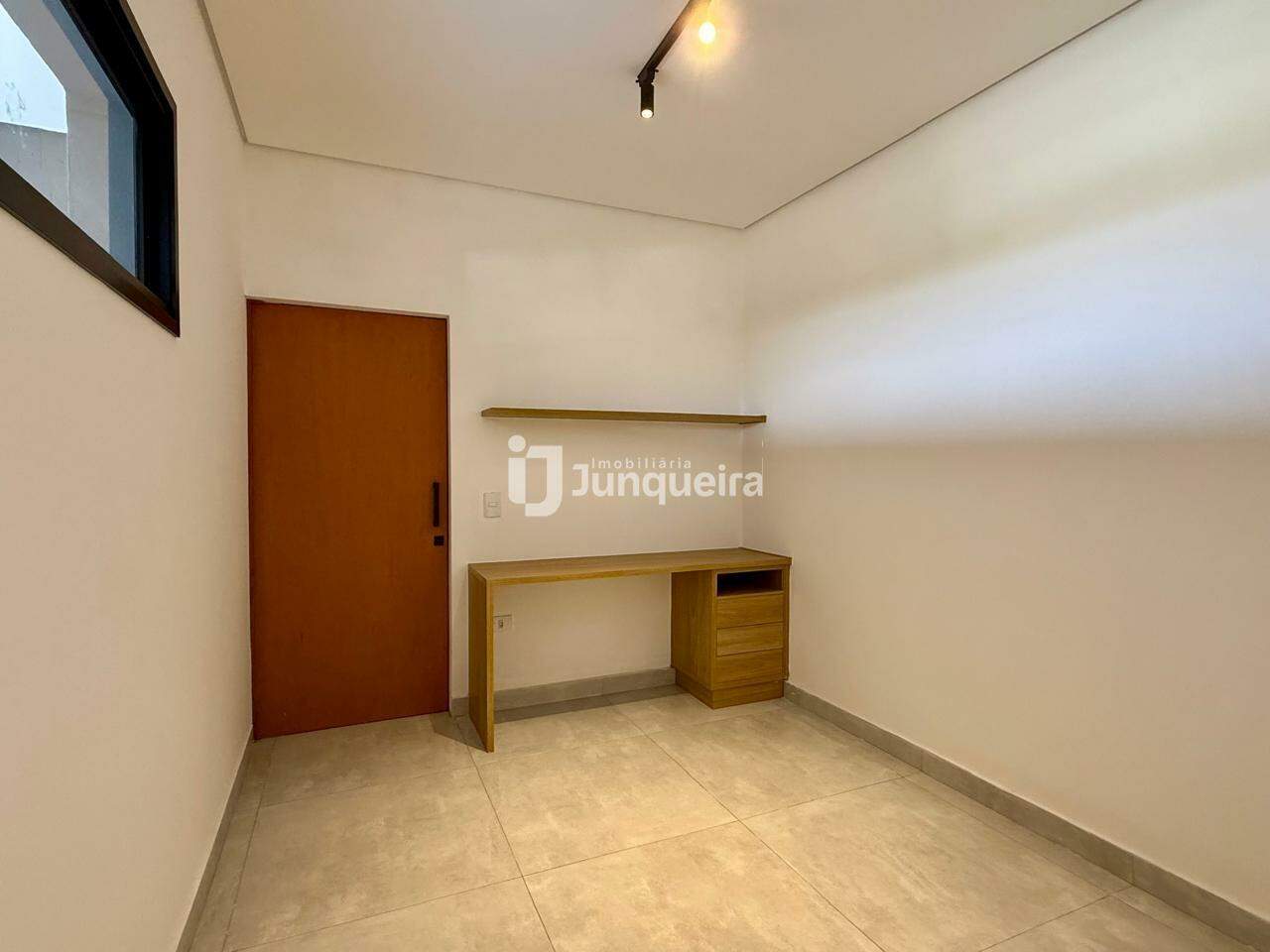 Casa em Condomínio à venda no Reserva do Engenho , 4 quartos, sendo 3 suítes, 4 vagas, no bairro Reserva do Engenho em Piracicaba - SP