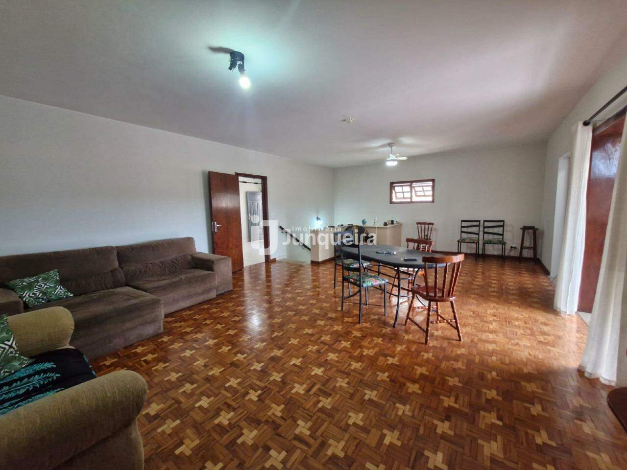 Casa à venda, 3 quartos, sendo 1 suíte, 3 vagas, no bairro Centro em Piracicaba - SP