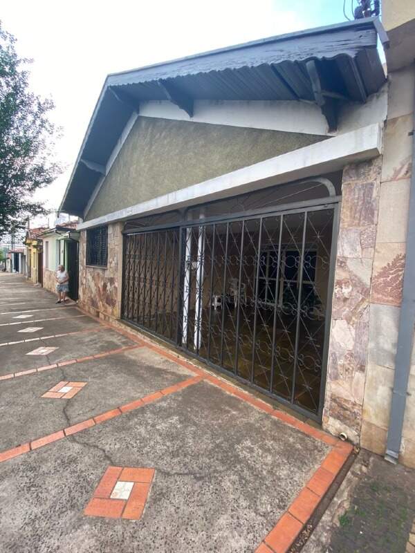 Casa à venda, 4 quartos, 2 vagas, no bairro Vila Rezende em Piracicaba - SP