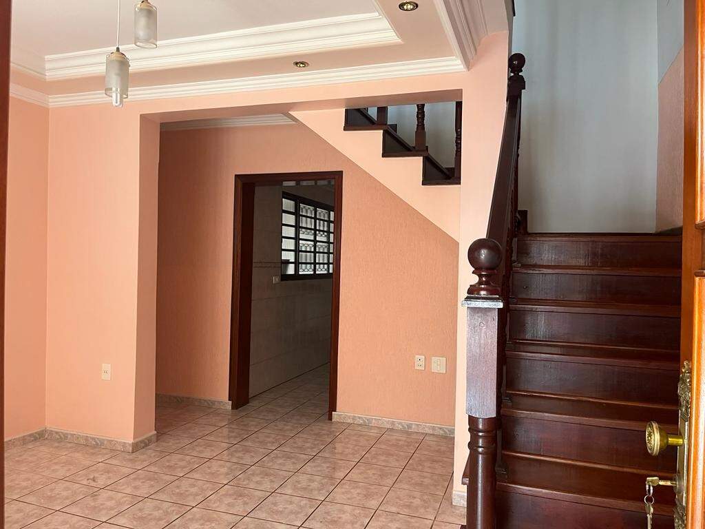 Casa para alugar, 3 quartos, 2 vagas, no bairro Santa Terezinha em Piracicaba - SP