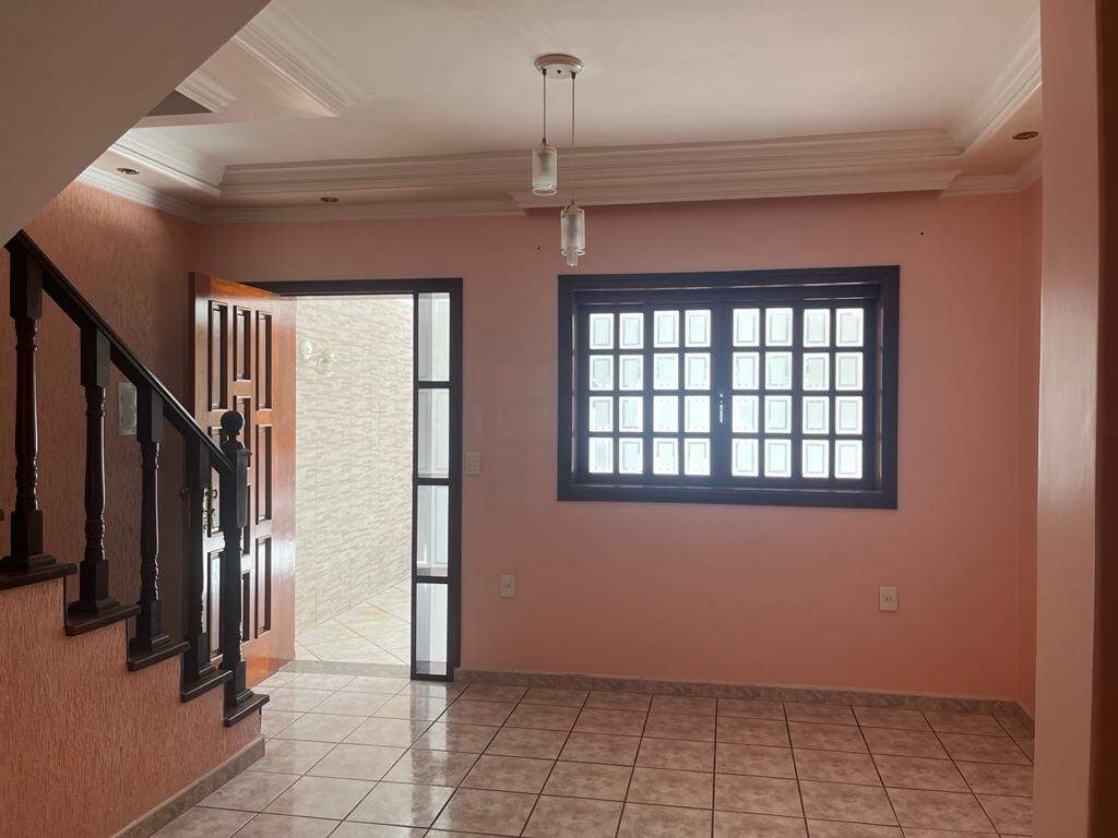 Casa para alugar, 3 quartos, 2 vagas, no bairro Santa Terezinha em Piracicaba - SP