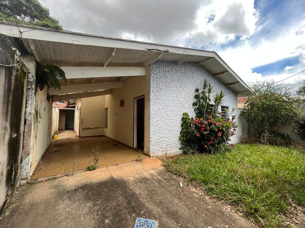 Casa à venda, 3 quartos, sendo 1 suíte, 2 vagas, no bairro Nova Piracicaba em Piracicaba - SP