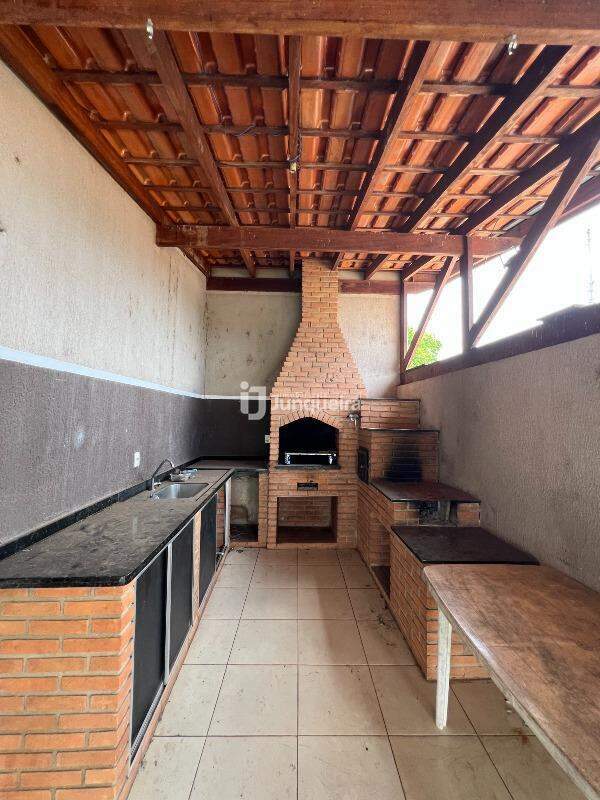 Casa para alugar, 4 quartos, sendo 1 suíte, 8 vagas, no bairro Jardim São Carlos em Rio das Pedras - SP