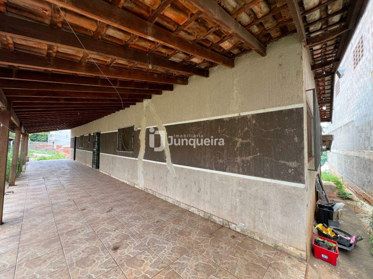 Casa para alugar, 4 quartos, sendo 1 suíte, 8 vagas, no bairro Jardim São Carlos em Rio das Pedras - SP