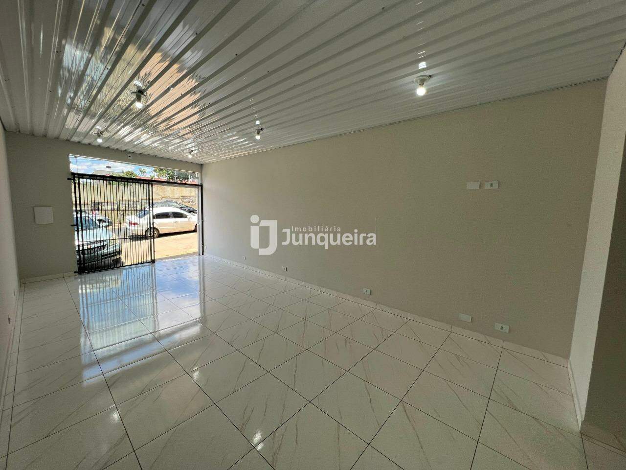 Salão para alugar, 1 vaga, no bairro Centro em Rio das Pedras - SP