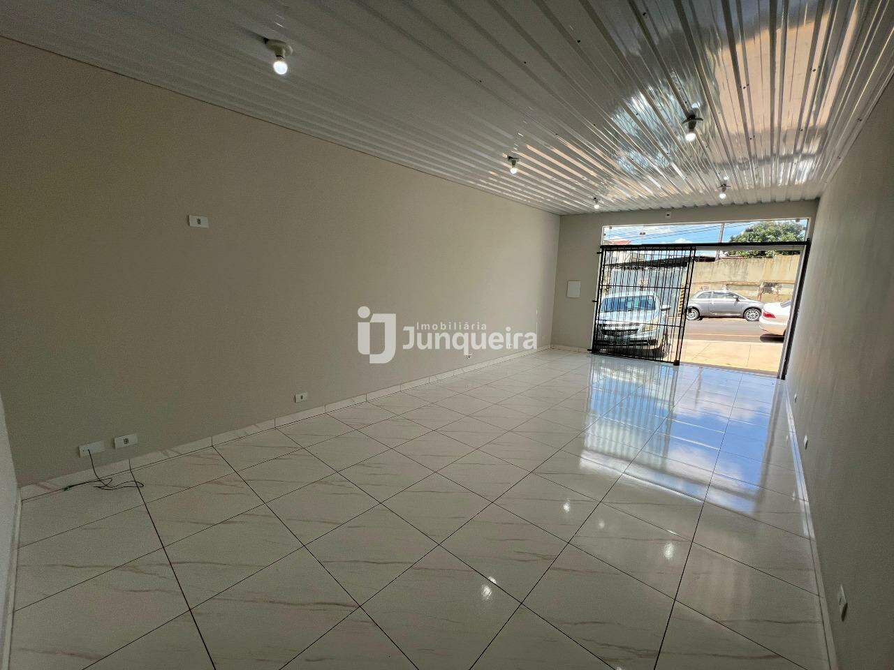 Salão para alugar, 1 vaga, no bairro Centro em Rio das Pedras - SP