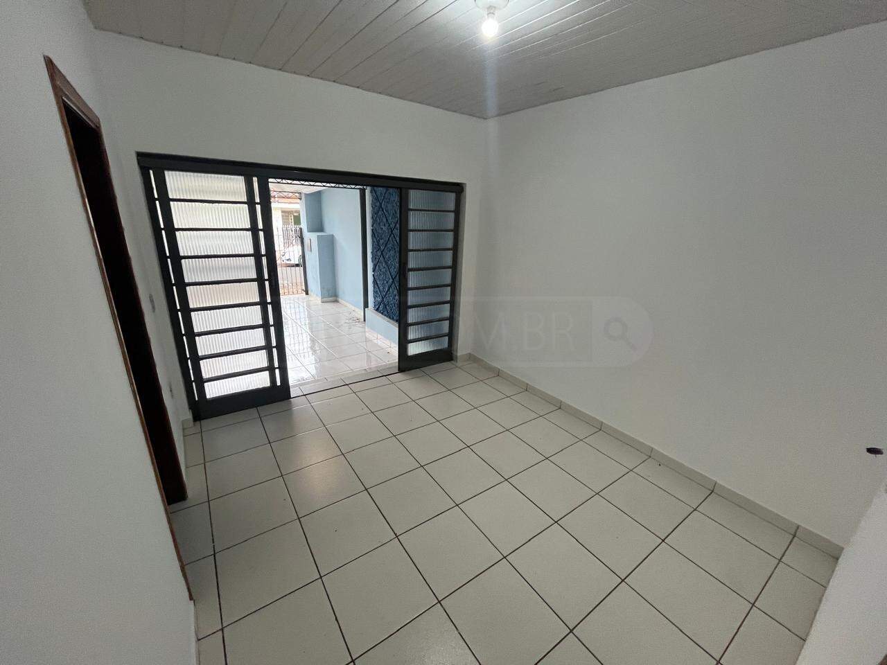 Casa para alugar, 2 quartos, 2 vagas, no bairro Centro em Rio das Pedras - SP