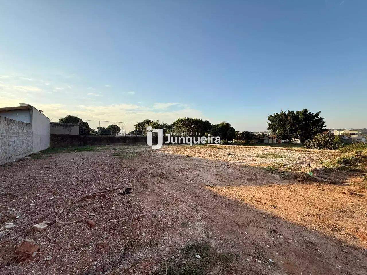 Terreno para alugar, no bairro Astúrias em Piracicaba - SP