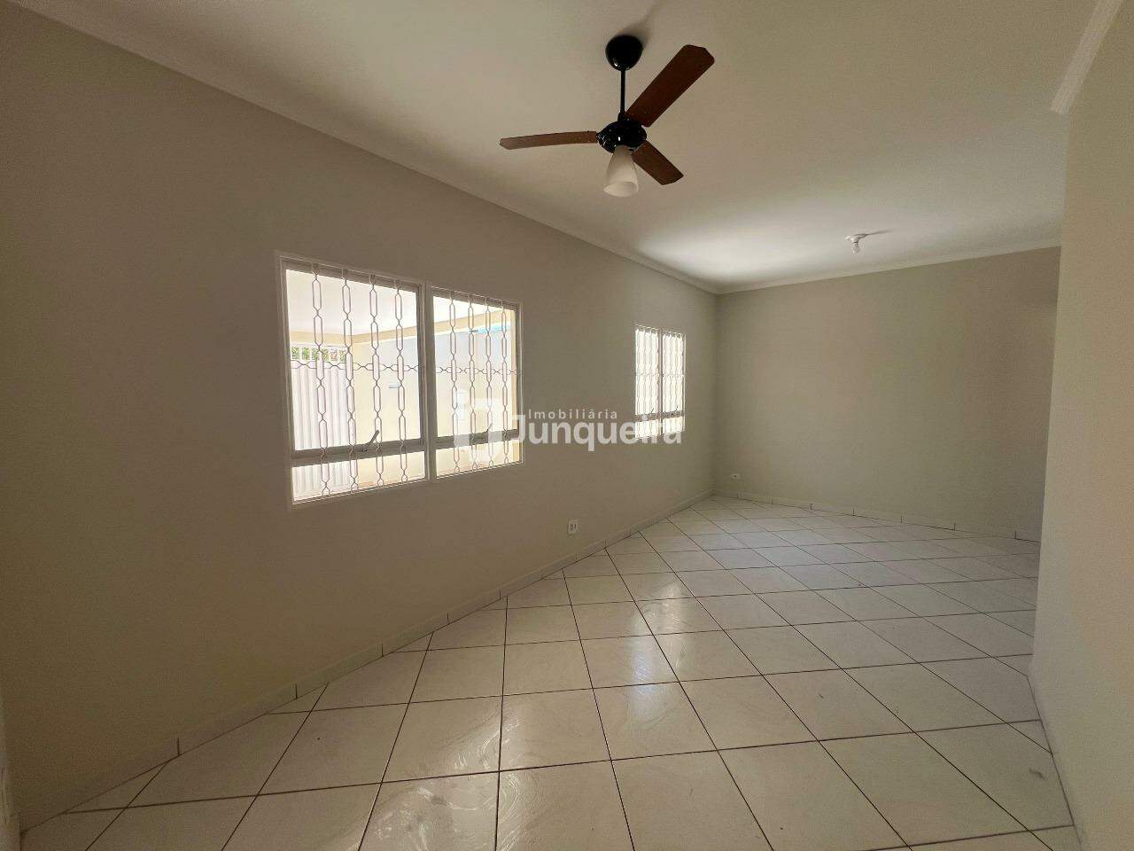 Casa para alugar, 2 quartos, 3 vagas, no bairro Santa Rosa em Piracicaba - SP