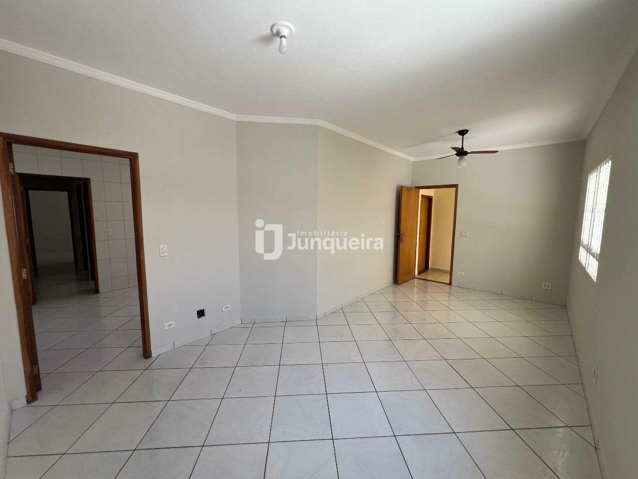 Casa para alugar, 2 quartos, 3 vagas, no bairro Santa Rosa em Piracicaba - SP