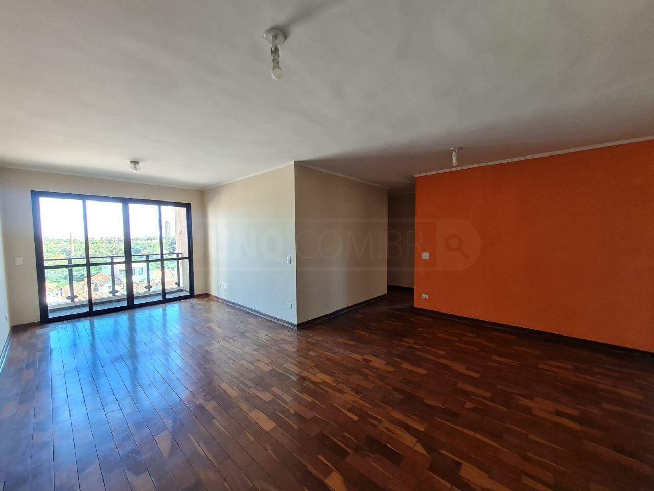 Apartamento para alugar no Edifício Tiradentes, 3 quartos, sendo 1 suíte, 1 vaga, no bairro Centro em Piracicaba - SP