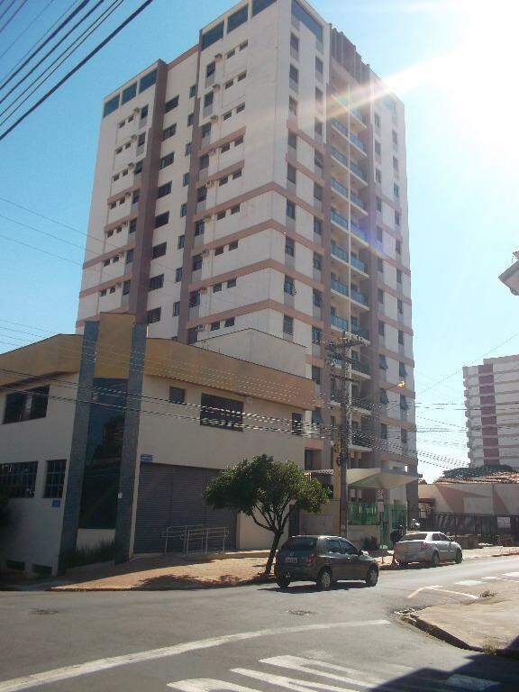 Apartamento para alugar no Edifício Tiradentes, 3 quartos, sendo 1 suíte, 1 vaga, no bairro Centro em Piracicaba - SP