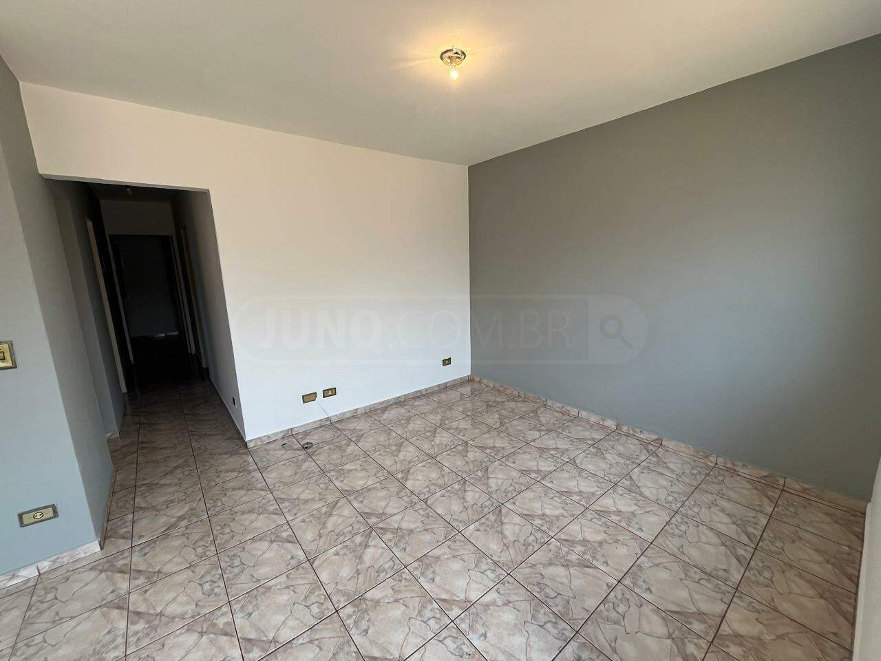 Casa para alugar, 2 quartos, sendo 1 suíte, 3 vagas, no bairro Residencial Doutor Jorge Coury em Rio das Pedras - SP
