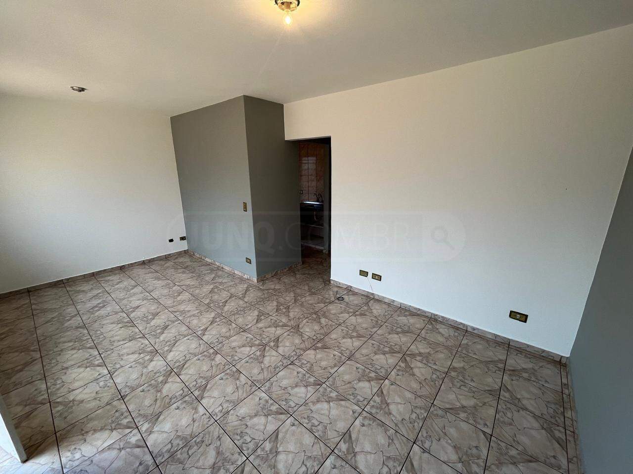Casa para alugar, 2 quartos, sendo 1 suíte, 3 vagas, no bairro Residencial Doutor Jorge Coury em Rio das Pedras - SP