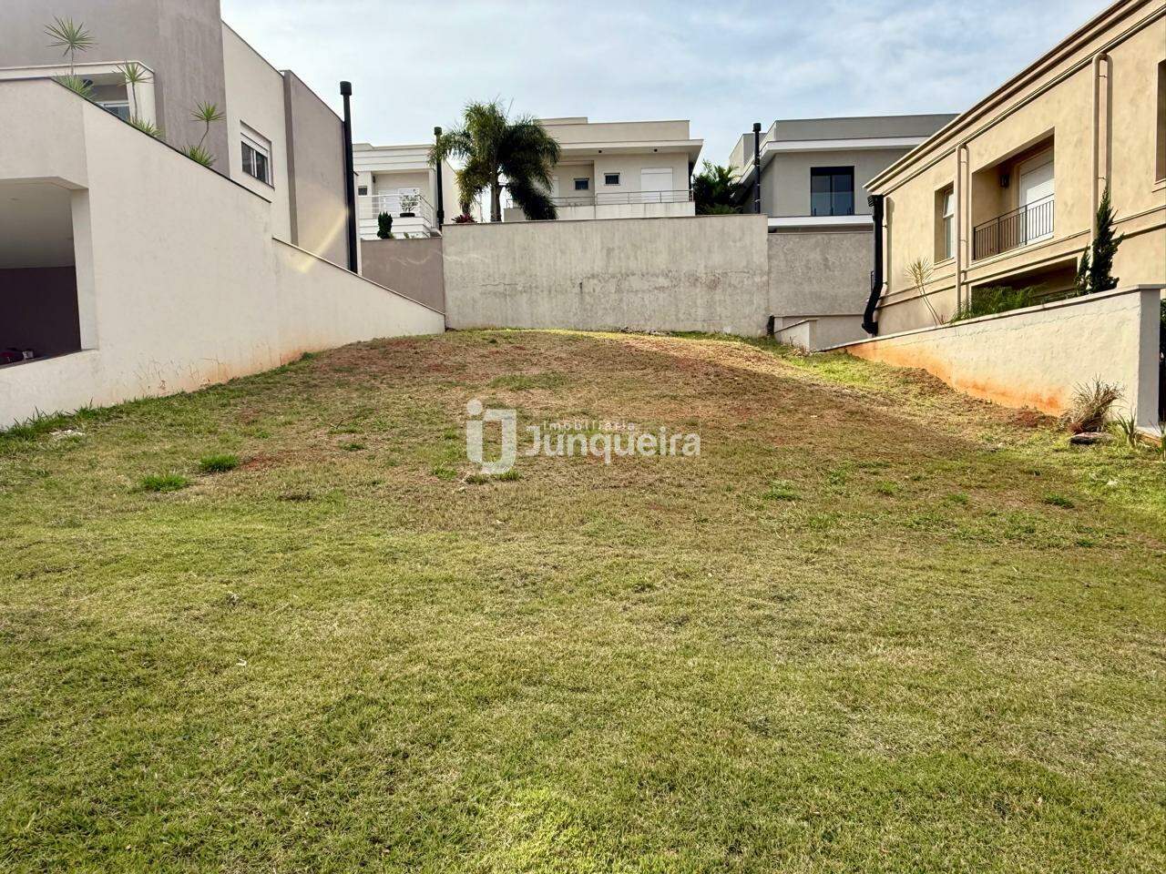 Terreno em Condomínio à venda no Villa D'Aquila, no bairro Villa D'áquila em Piracicaba - SP