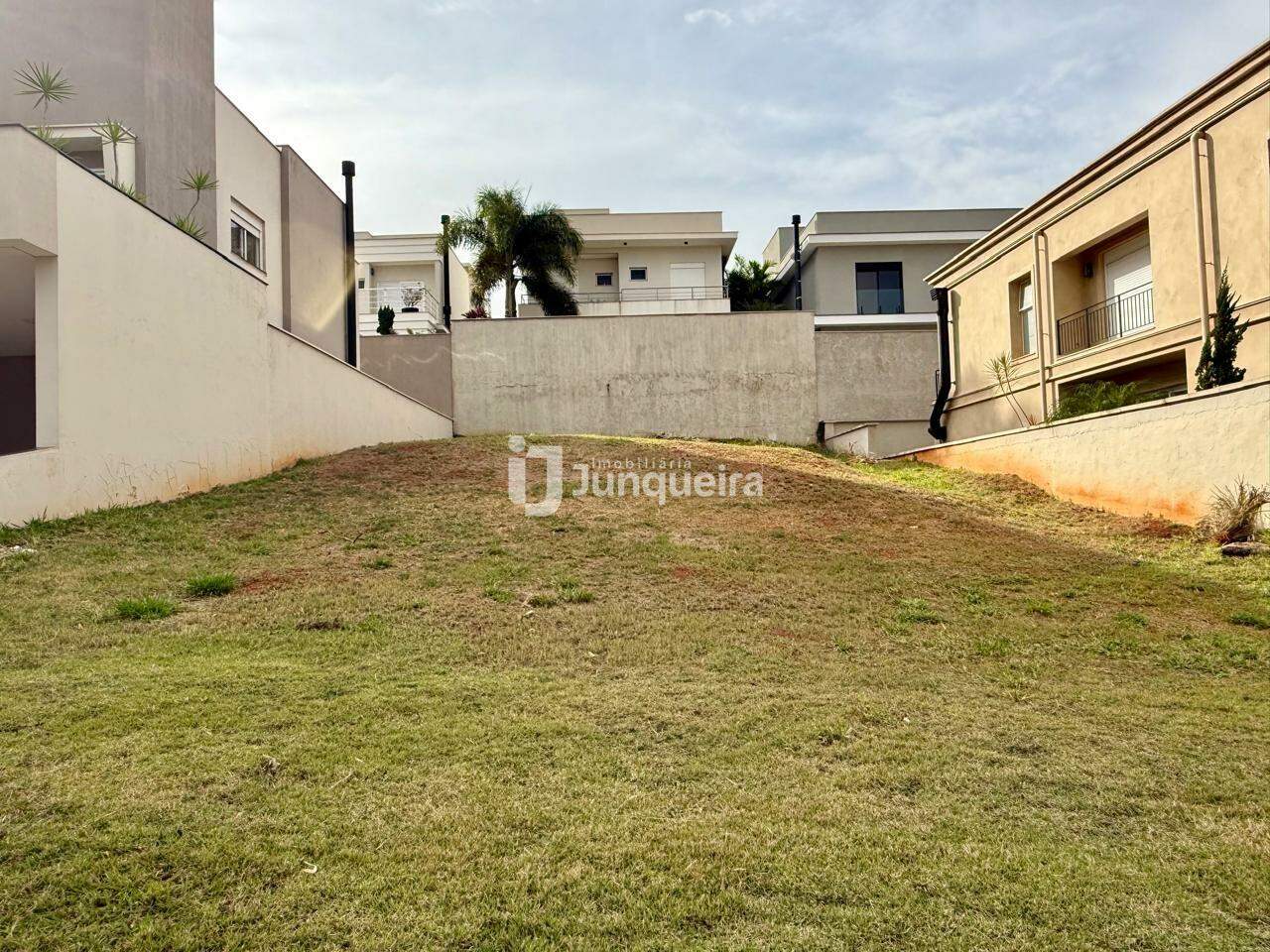 Terreno em Condomínio à venda no Villa D'Aquila, no bairro Villa D'áquila em Piracicaba - SP
