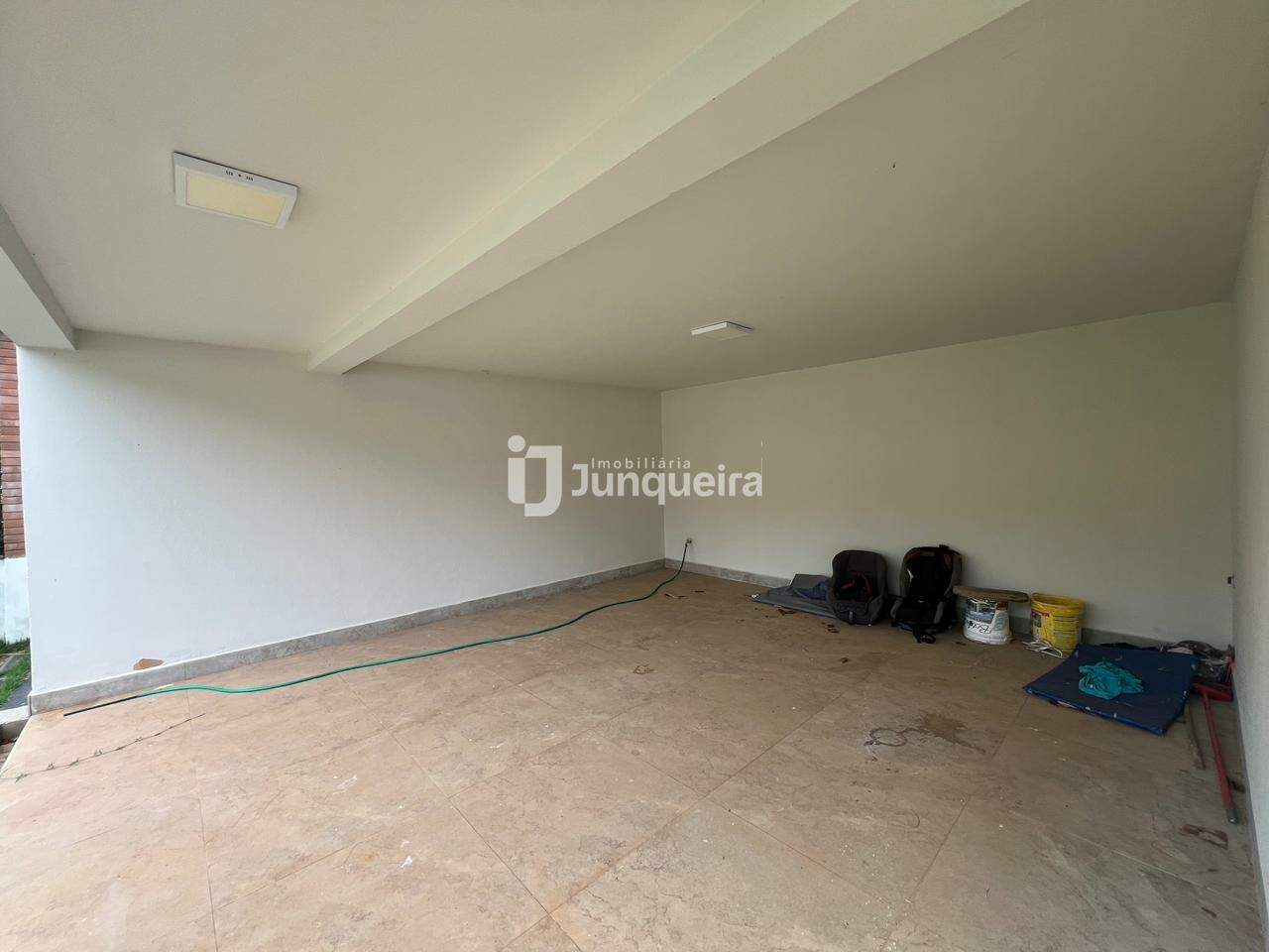 Casa em Condomínio para alugar no Morada dos Pássaros, 4 quartos, sendo 2 suítes, 2 vagas, no bairro Recanto dos Universitários em Rio das Pedras - SP