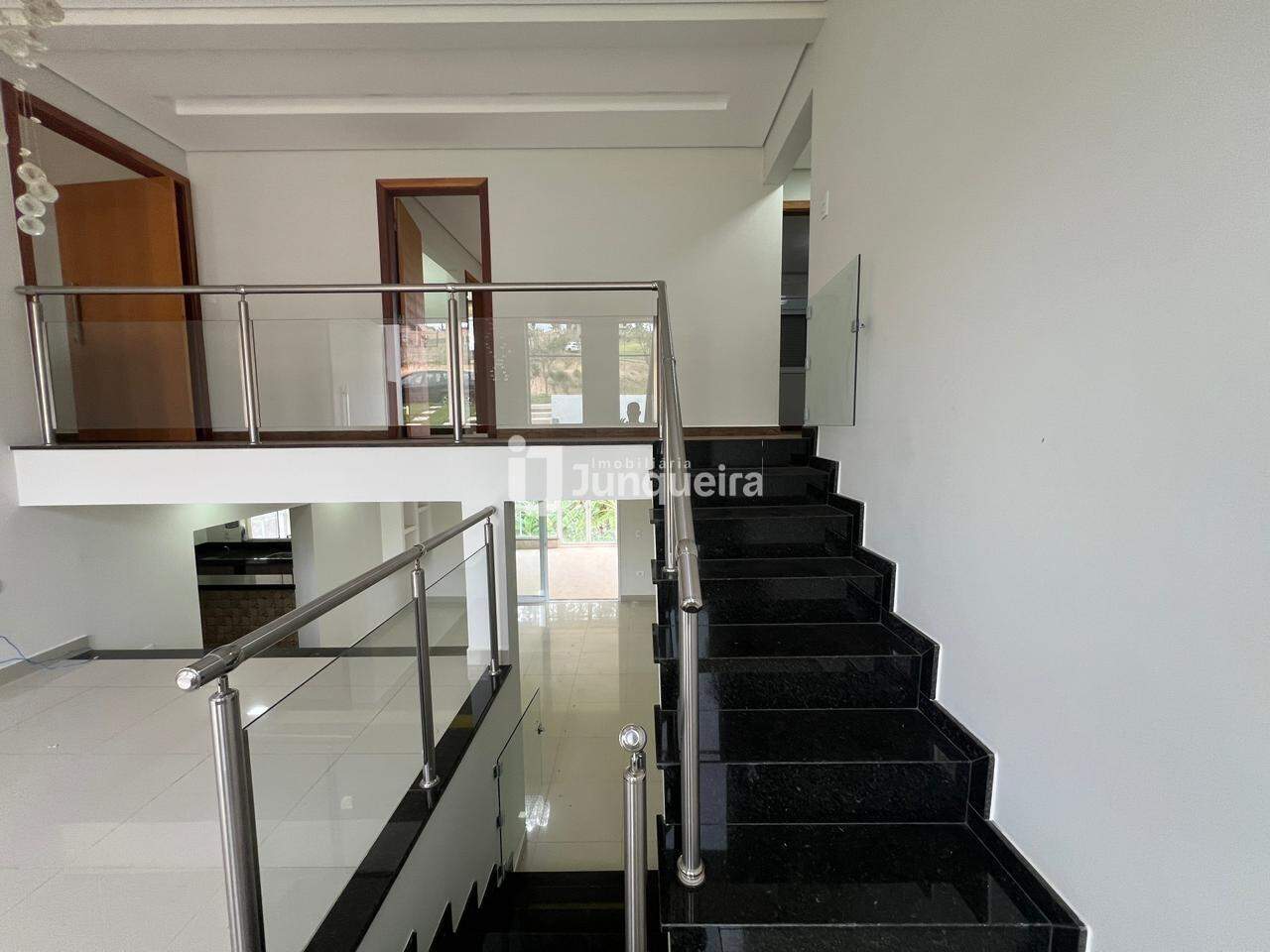 Casa em Condomínio para alugar no Morada dos Pássaros, 4 quartos, sendo 2 suítes, 2 vagas, no bairro Recanto dos Universitários em Rio das Pedras - SP